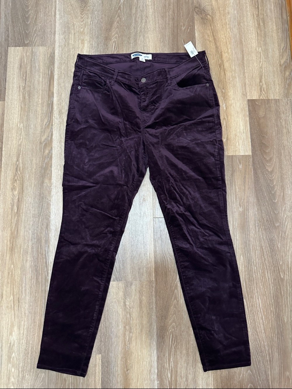 Old Navy Skinny Corduroy Pants in Deep Plum